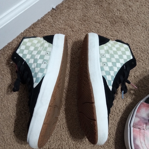 Vans - Picture 2 of 9